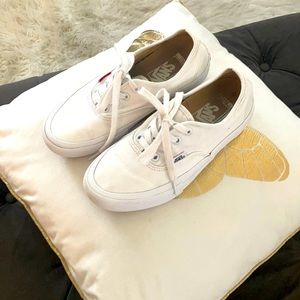 Vans white sneakers with laces. Size men 5.5